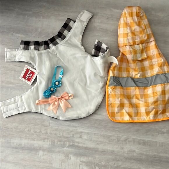 Bundle of Dog items for Small dogs 2 Checkered Jackets 2 Necklaces 20lbs under - Picture 2 of 7